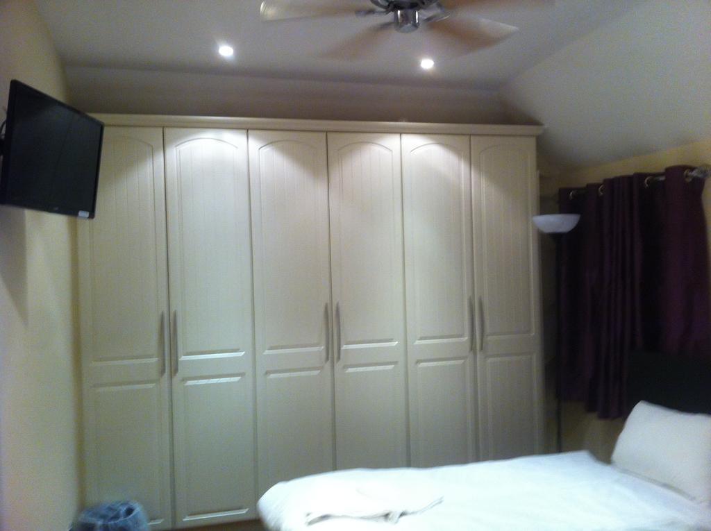 The Greyhound Cottage Chigwell Bilik gambar