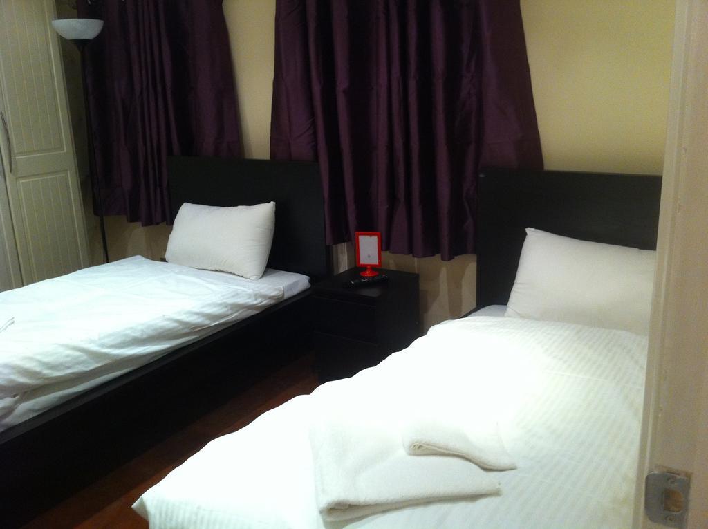The Greyhound Cottage Chigwell Bilik gambar