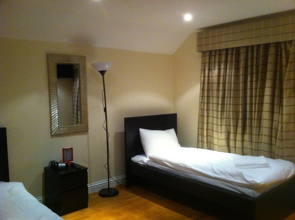 The Greyhound Cottage Chigwell Bilik gambar