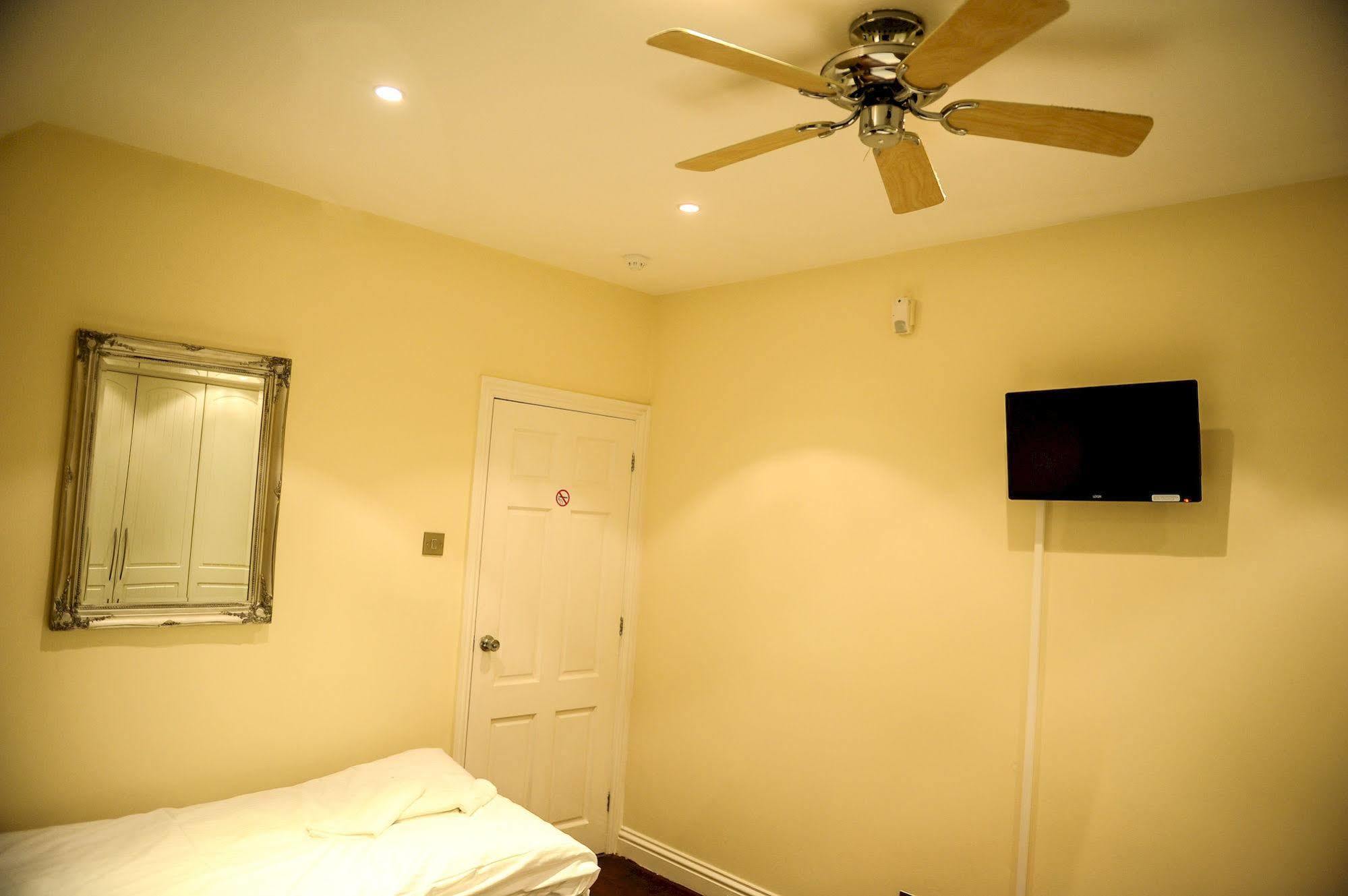 The Greyhound Cottage Chigwell Luaran gambar